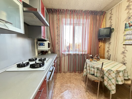 Продам трехкомнатную (3-комн.) квартиру, Дачная ул, 7, Казань г