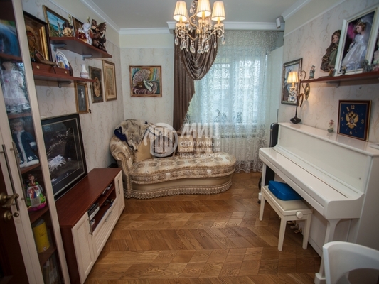 Продам многокомнатную квартиру, Новочерёмушкинская ул, 63к1, Москва г
